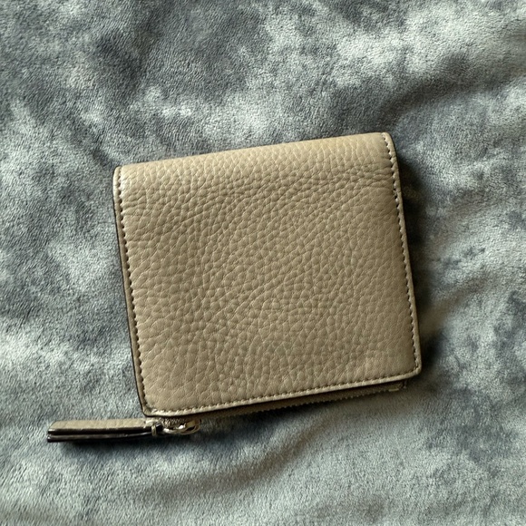 Tory Burch Small Beige Leather Wallet - Picture 5 of 7
